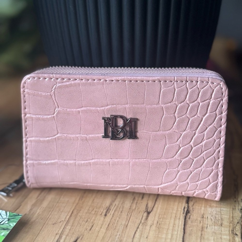 NWT Badgley Mischka Blush Croc Wallet